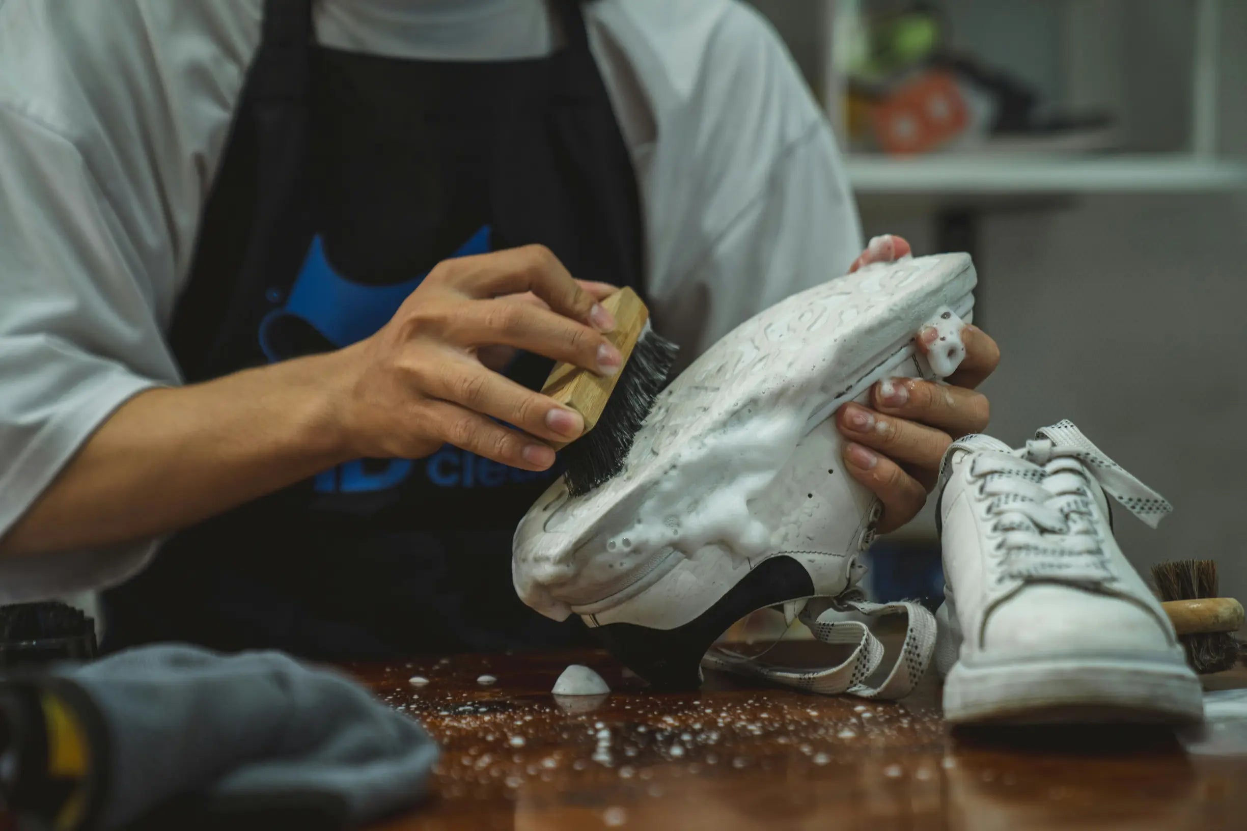 How to Choose, Size, and Wear No-show Liners with White Trainers
